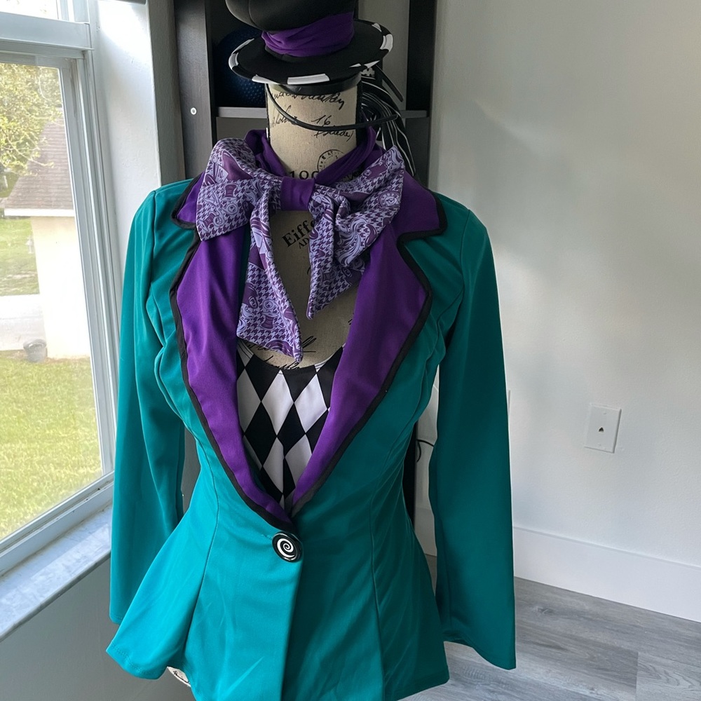 SOLD ❤️ Mad hatter Halloween costume